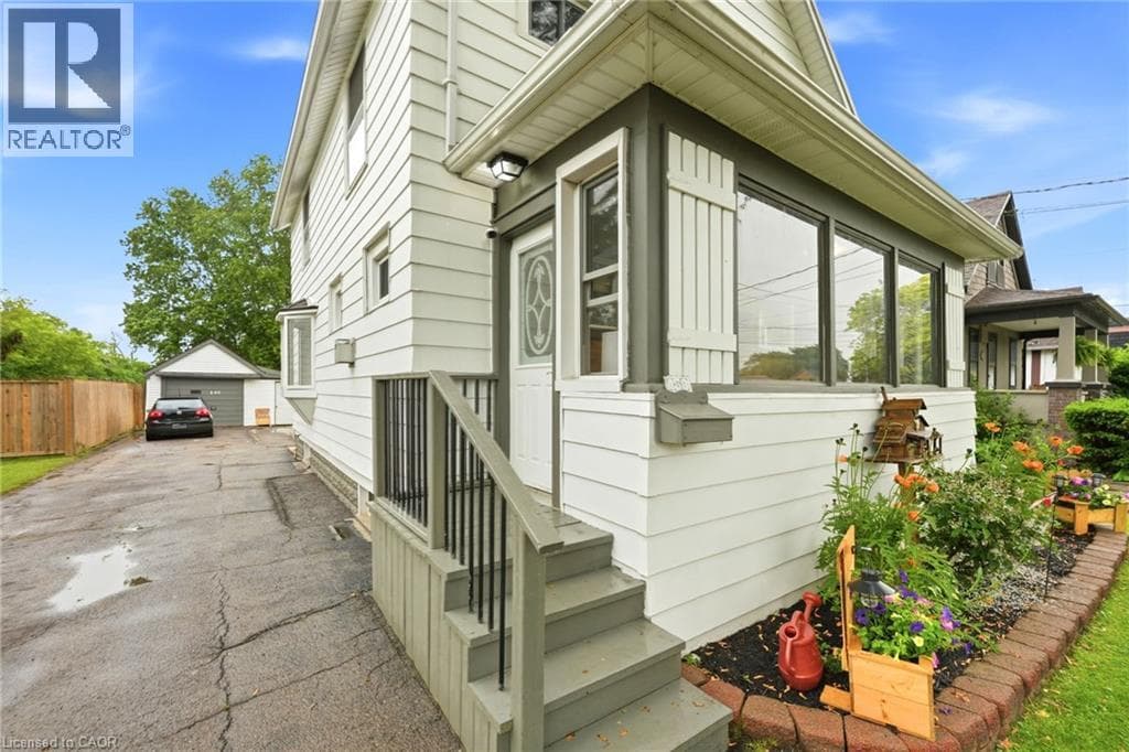 Single Family at 458 DAVIS Street, Port Colborne, Ontario - Photo 6 - RE/MAX Garden City Realty