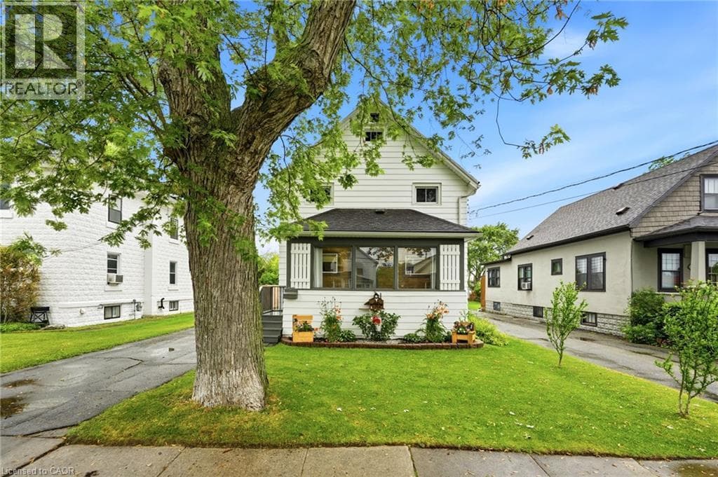 Single Family at 458 DAVIS Street, Port Colborne, Ontario - Photo 3 - RE/MAX Garden City Realty