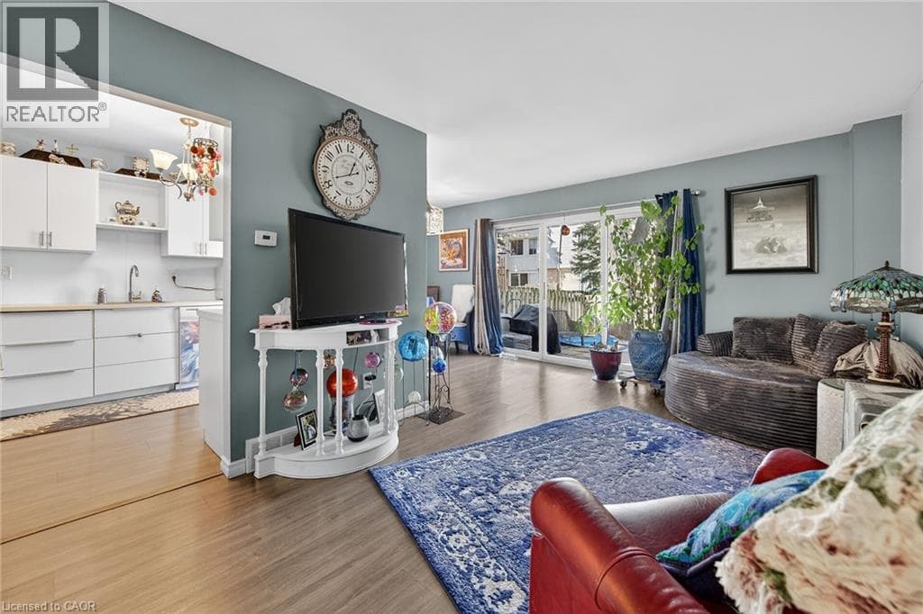 Single Family at 182- 17 OLD PINE Trail, St. Catharines, Ontario - Photo 10 - RE/MAX Garden City Realty