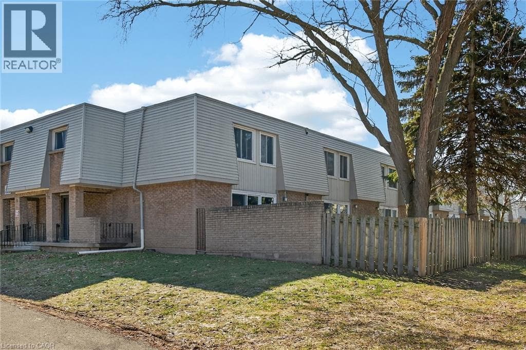 Single Family at 182- 17 OLD PINE Trail, St. Catharines, Ontario - Photo 2 - RE/MAX Garden City Realty