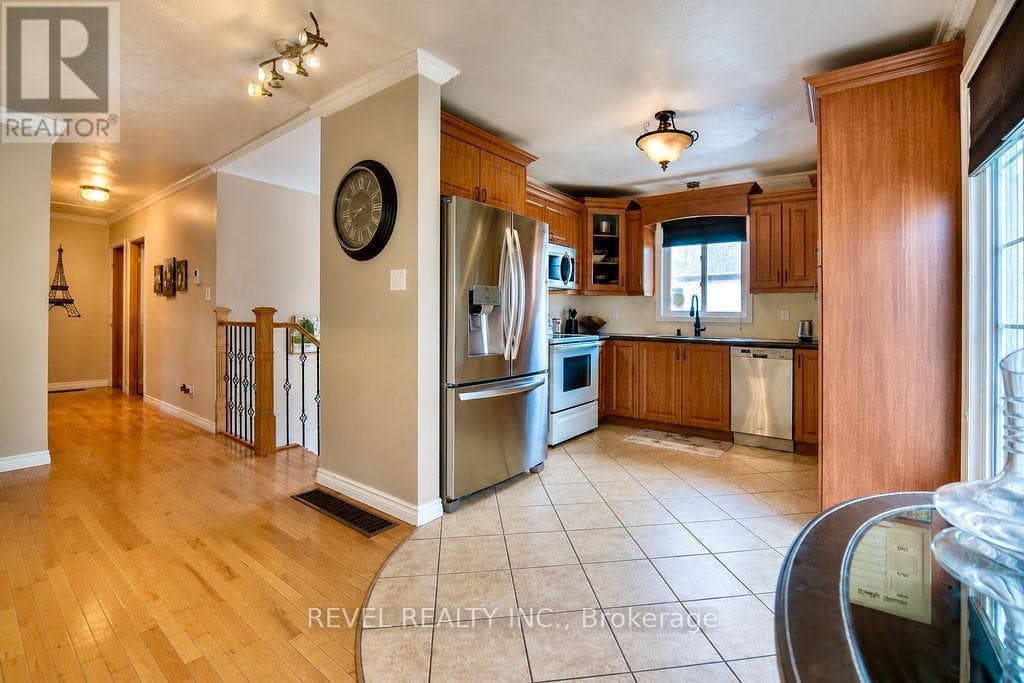 Single Family at 284 Joseph Street, Timmins (MTJ - Main Area), Ontario - Photo 7 - RE/MAX Garden City Realty