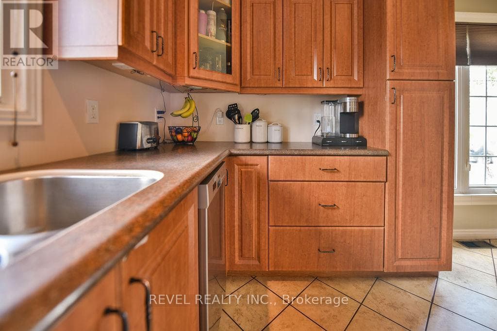 Single Family at 284 Joseph Street, Timmins (MTJ - Main Area), Ontario - Photo 9 - RE/MAX Garden City Realty