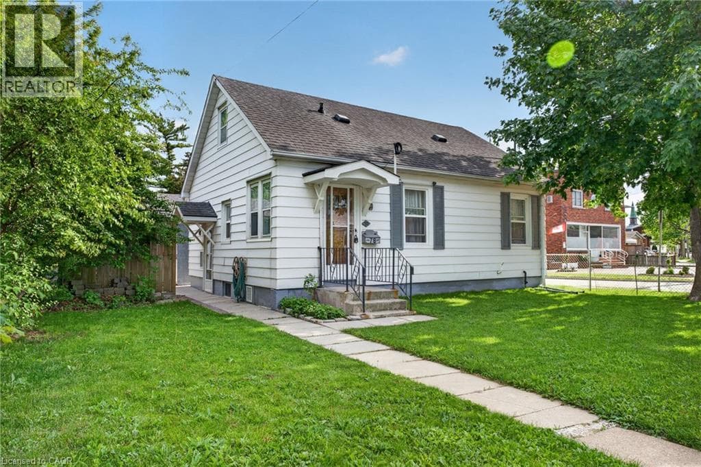 Single Family at 78 FACER Street, St. Catharines, Ontario - Photo 3 - RE/MAX Garden City Realty