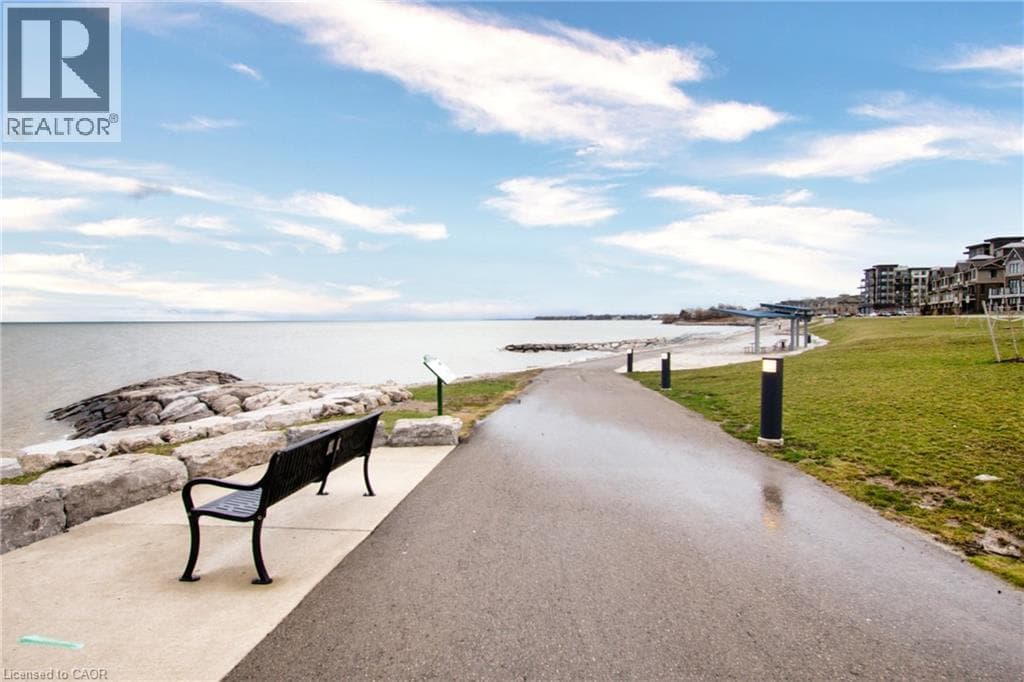Single Family at 79 ESPLANADE Lane, Grimsby, Ontario - Photo 4 - RE/MAX Garden City Realty