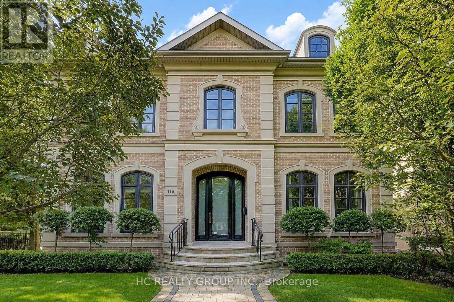 119 Strathallan Boulevard