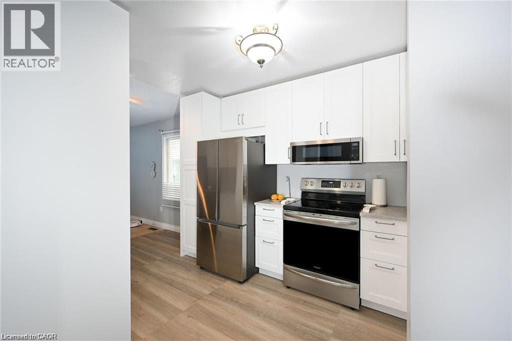 Single Family at 8 BUSS Court, Thorold, Ontario - Photo 3 - RE/MAX Garden City Realty