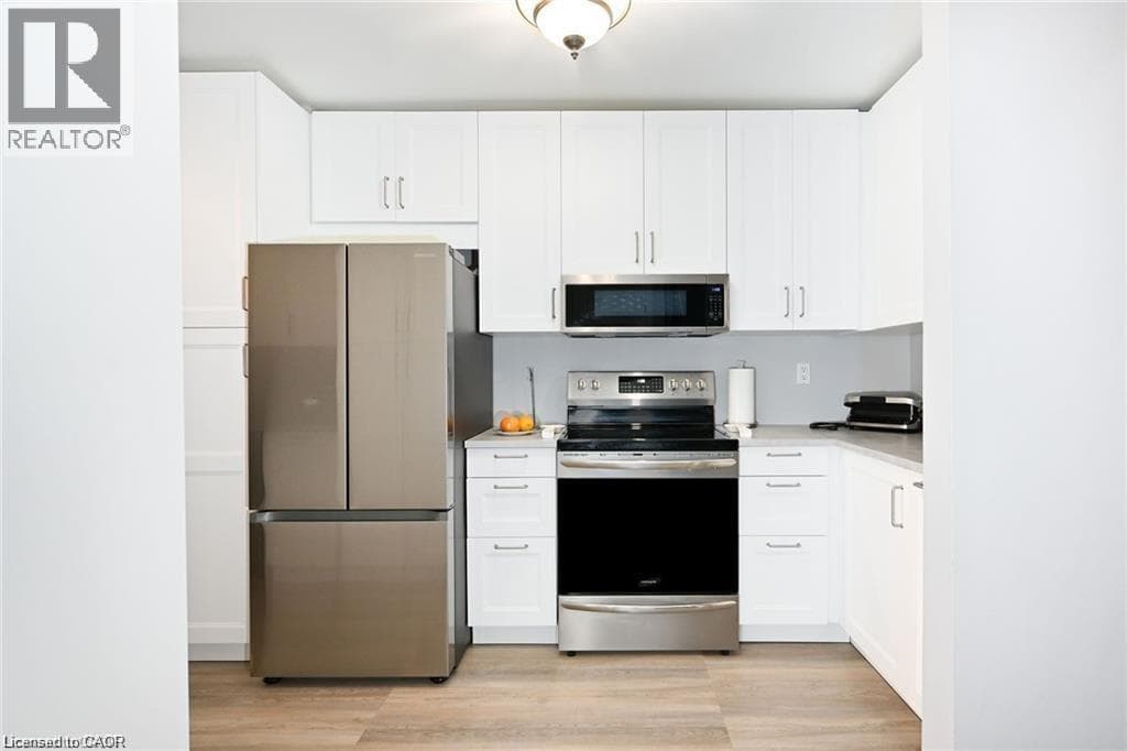 Single Family at 8 BUSS Court, Thorold, Ontario - Photo 4 - RE/MAX Garden City Realty