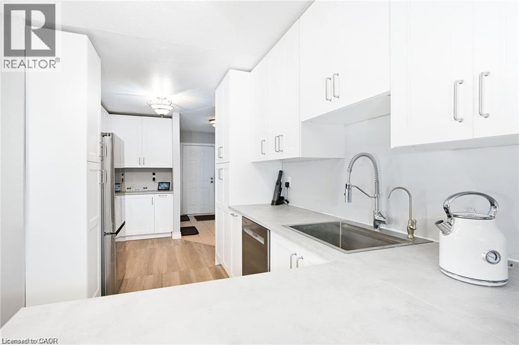 Single Family at 8 BUSS Court, Thorold, Ontario - Photo 6 - RE/MAX Garden City Realty