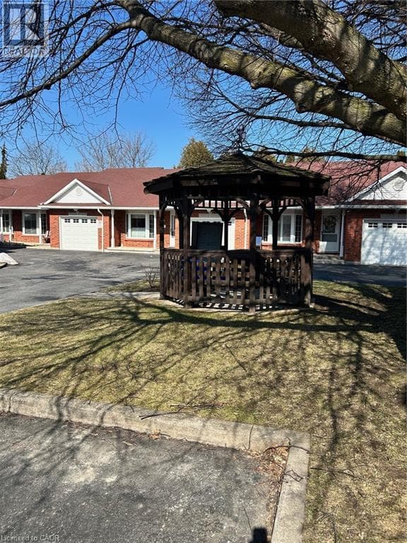 Single Family at 7- 259 SCOTT Street, St. Catharines, Ontario - Photo 4 - RE/MAX Garden City Realty
