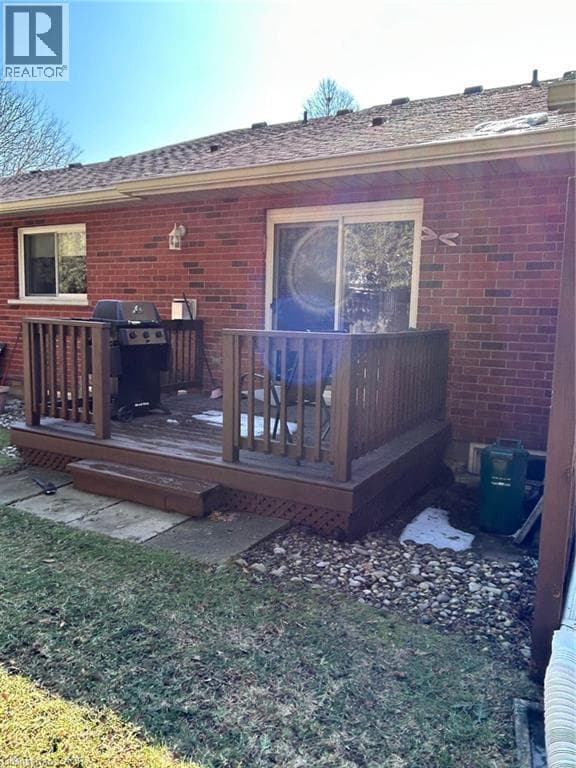 Single Family at 7- 259 SCOTT Street, St. Catharines, Ontario - Photo 6 - RE/MAX Garden City Realty