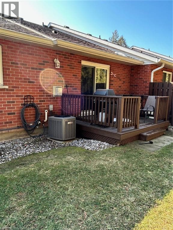 Single Family at 7- 259 SCOTT Street, St. Catharines, Ontario - Photo 5 - RE/MAX Garden City Realty