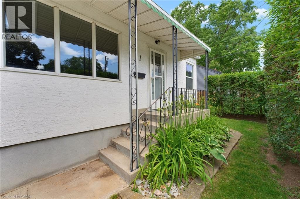 Single Family at 1 BYRON Place, St. Catharines, Ontario - Photo 3 - RE/MAX Garden City Realty