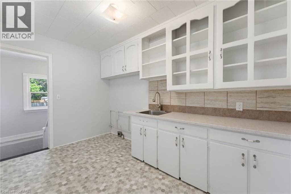 Single Family at 1 BYRON Place, St. Catharines, Ontario - Photo 9 - RE/MAX Garden City Realty
