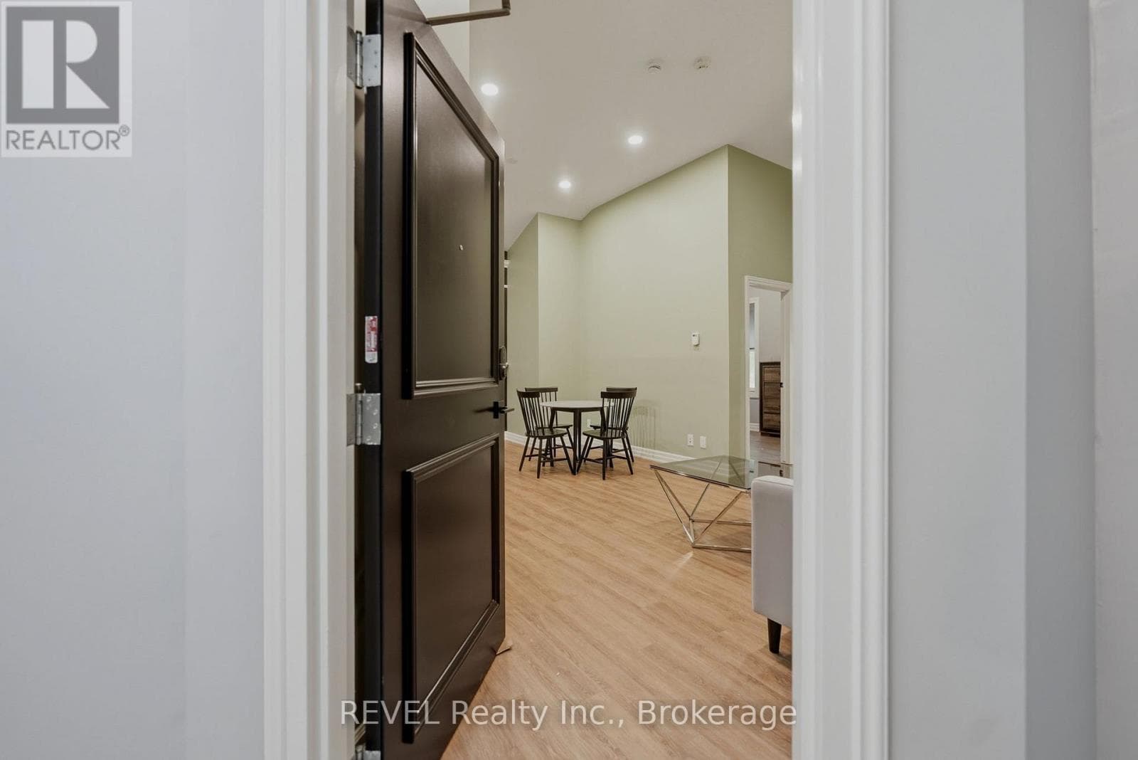 Single Family at 2- 10 Queen Street, Niagara-on-the-Lake (Town), Ontario - Photo 6 - RE/MAX Garden City Realty