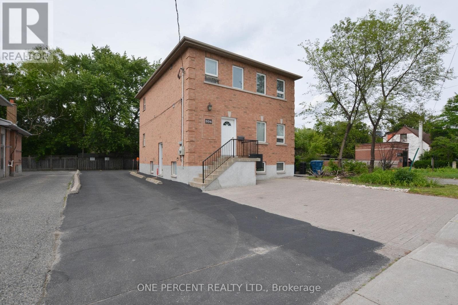 204 Sheppard Avenue