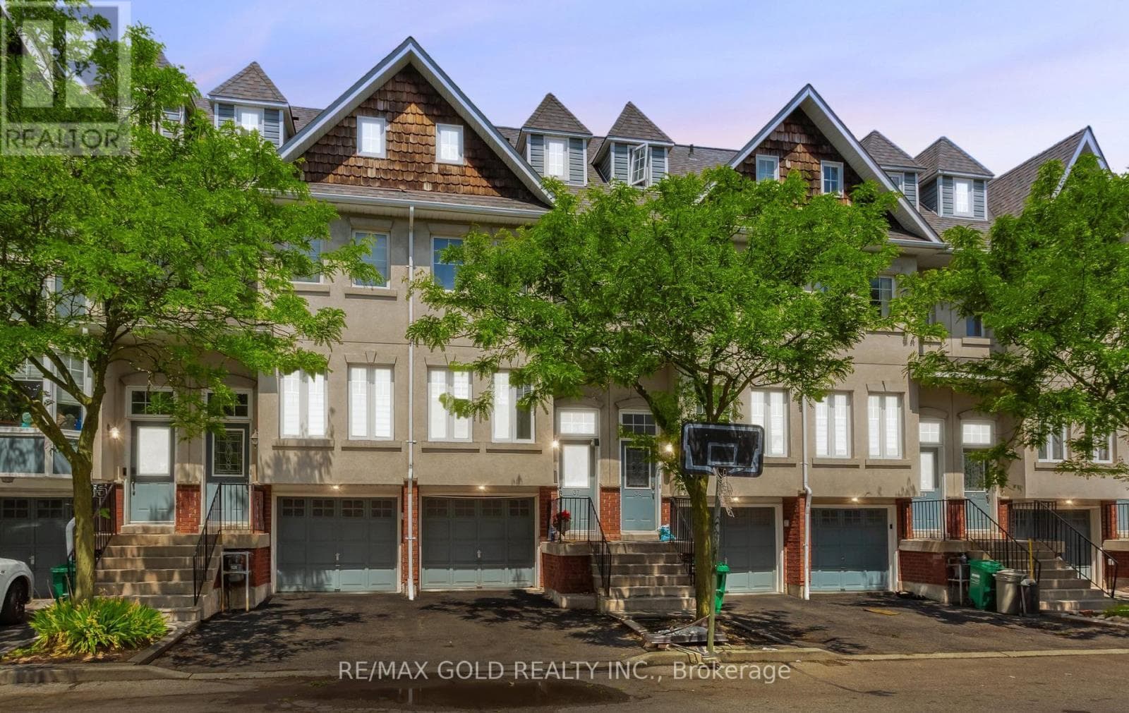 37- 800 Dundas Street