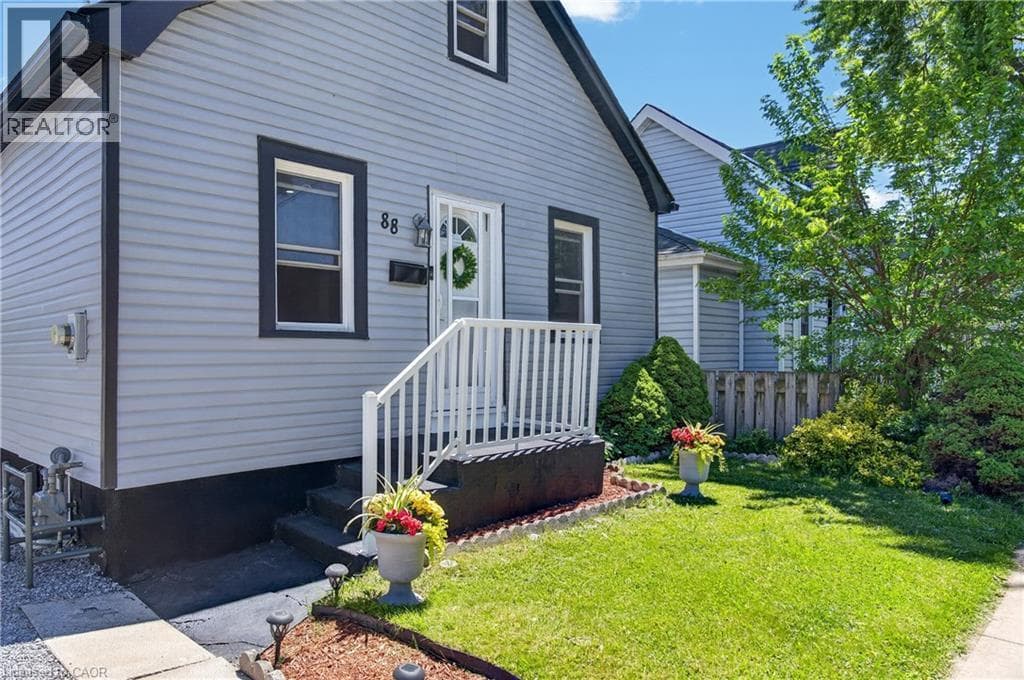 Single Family at 88 PAGE Street, St. Catharines, Ontario - Photo 4 - RE/MAX Garden City Realty