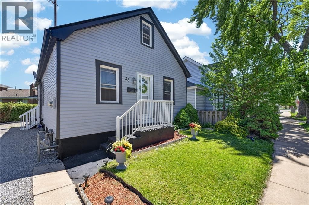 Single Family at 88 PAGE Street, St. Catharines, Ontario - Photo 3 - RE/MAX Garden City Realty