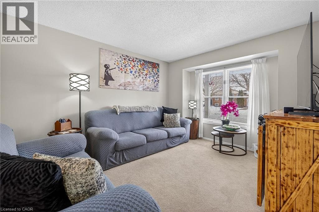 Single Family at 6479 MALIBU Drive, Niagara Falls, Ontario - Photo 6 - RE/MAX Garden City Realty
