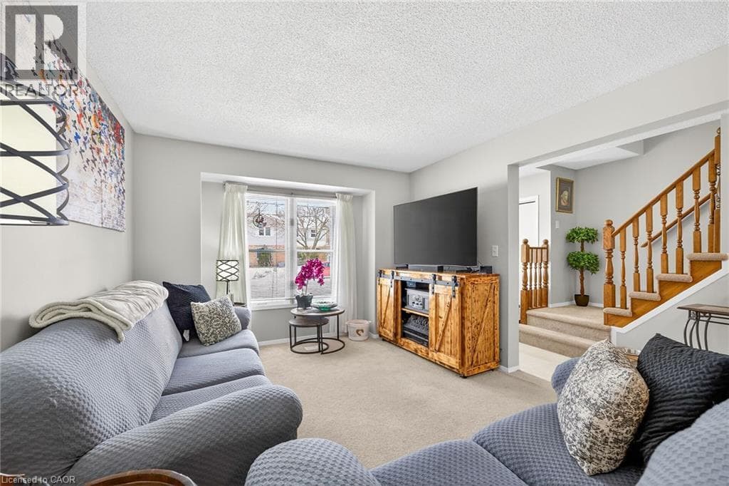 Single Family at 6479 MALIBU Drive, Niagara Falls, Ontario - Photo 7 - RE/MAX Garden City Realty
