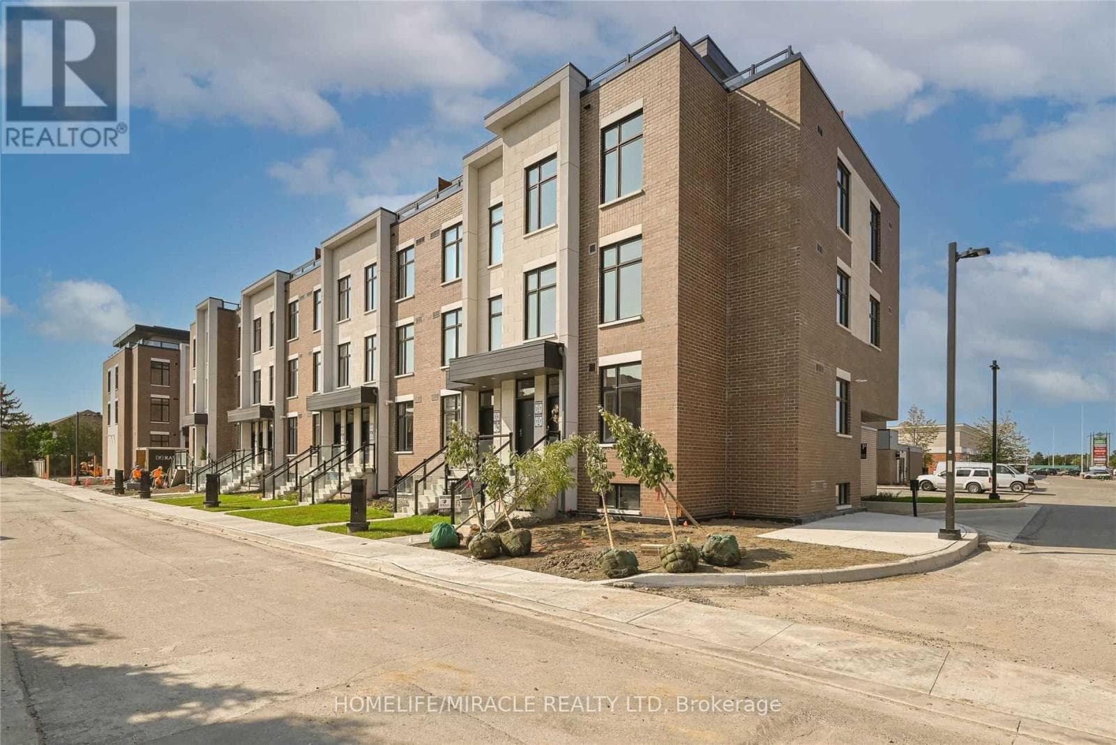 L122- 9570 Islington Avenue