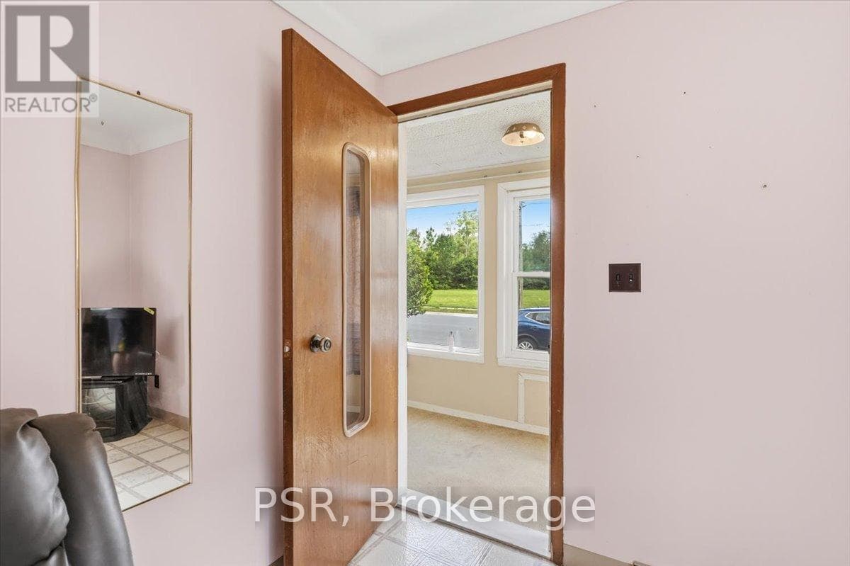 Single Family at 506 Broadway Street, Welland (Broadway), Ontario - Photo 7 - RE/MAX Garden City Realty