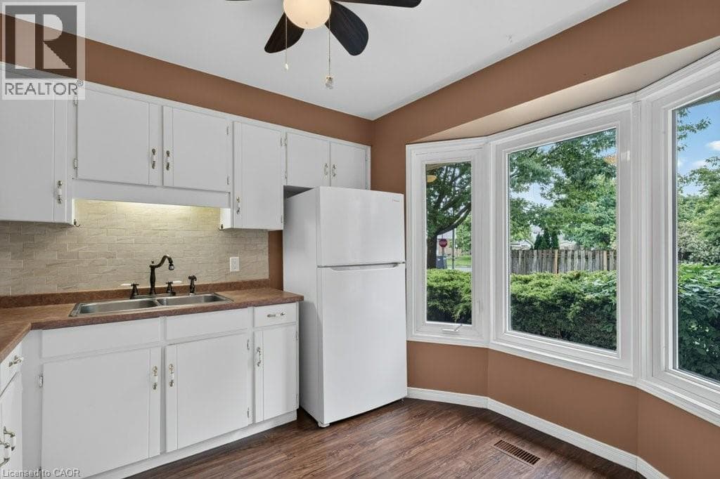 Single Family at 1- 75 VENTURA Drive, St. Catharines, Ontario - Photo 10 - RE/MAX Garden City Realty