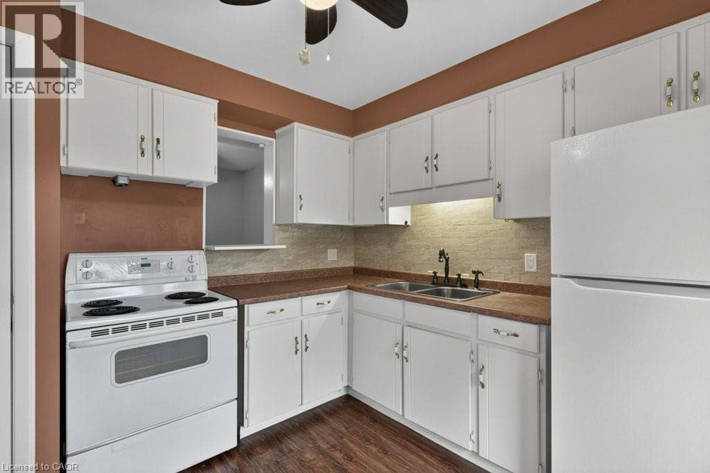 Single Family at 1- 75 VENTURA Drive, St. Catharines, Ontario - Photo 7 - RE/MAX Garden City Realty