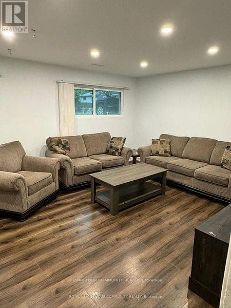 Single Family at 3237 Corry Crescent, Niagara Falls (Chippawa), Ontario - Photo 3 - RE/MAX Garden City Realty