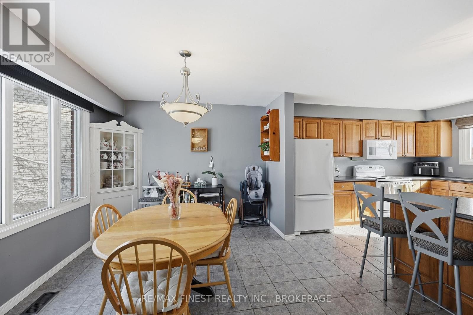 Single Family at 140 Falkirk Terrace, Kingston (City SouthWest), Ontario - Photo 3 - RE/MAX Garden City Realty