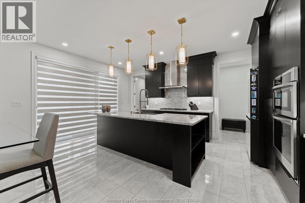 Single Family at 570 ORCHARD Crescent, Windsor, Ontario - Photo 7 - RE/MAX Garden City Realty