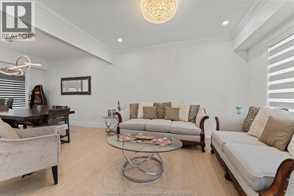 Single Family at 570 ORCHARD Crescent, Windsor, Ontario - Photo 4 - RE/MAX Garden City Realty