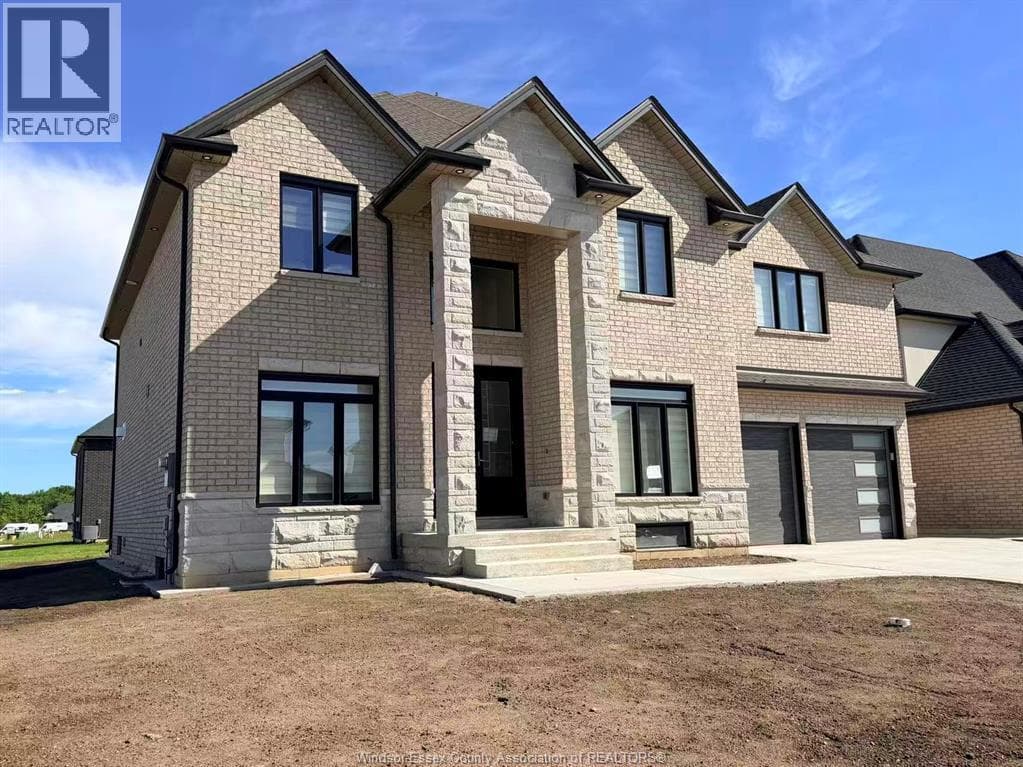 Single Family at 570 ORCHARD Crescent, Windsor, Ontario - Photo 2 - RE/MAX Garden City Realty