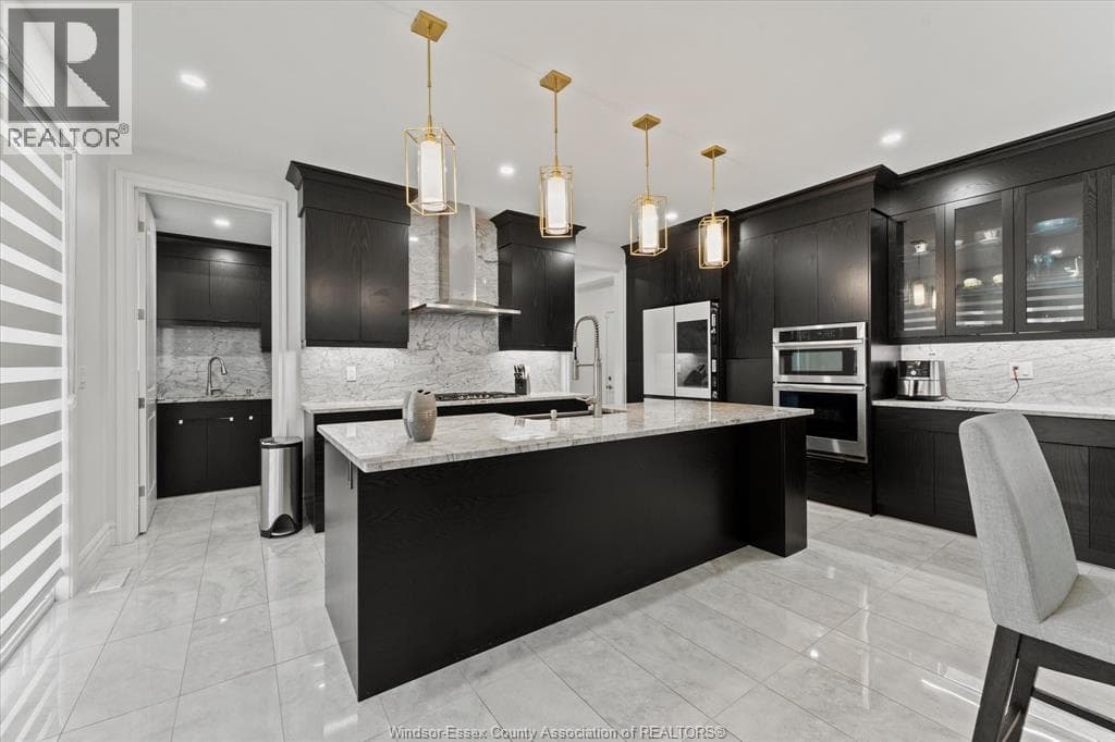 Single Family at 570 ORCHARD Crescent, Windsor, Ontario - Photo 8 - RE/MAX Garden City Realty