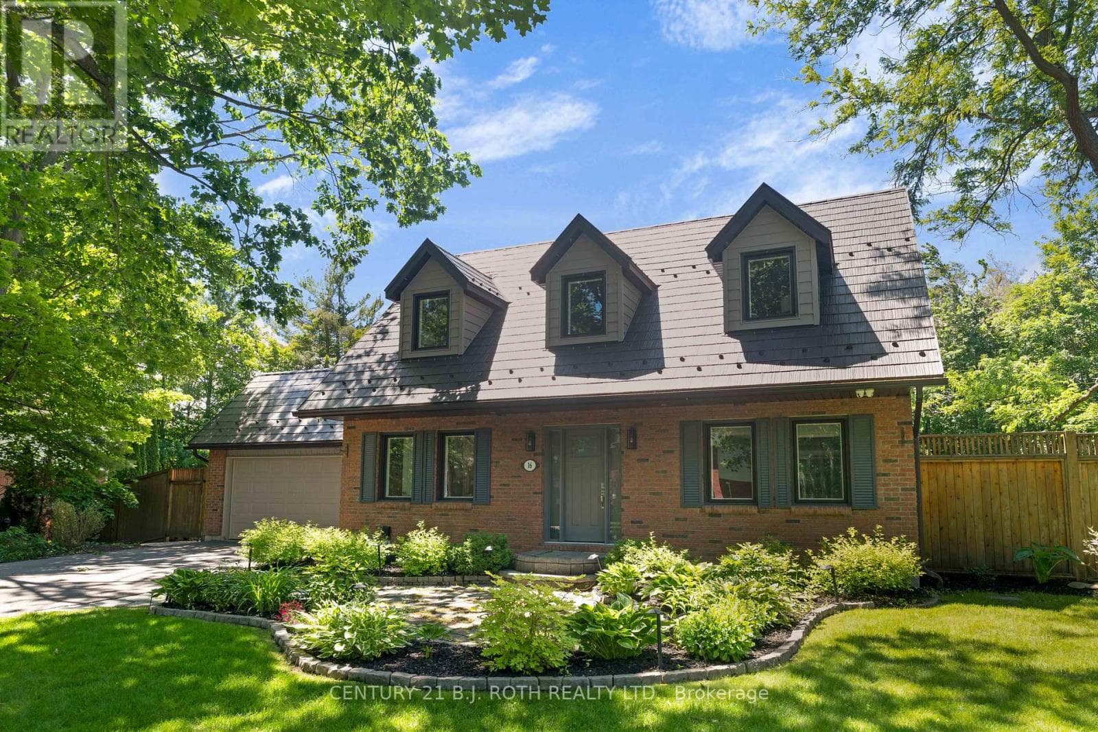 Single Family at 16 Spence Avenue, Springwater (Midhurst), Ontario - Photo 2 - RE/MAX Garden City Realty