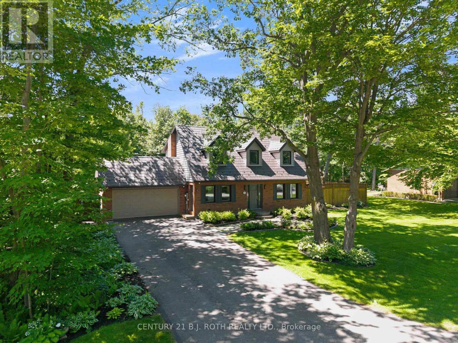 Single Family at 16 Spence Avenue, Springwater (Midhurst), Ontario - Photo 4 - RE/MAX Garden City Realty