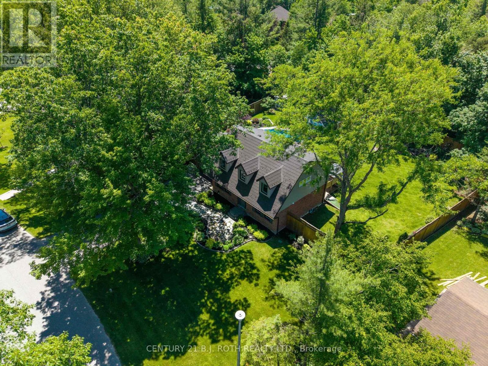 Single Family at 16 Spence Avenue, Springwater (Midhurst), Ontario - Photo 5 - RE/MAX Garden City Realty