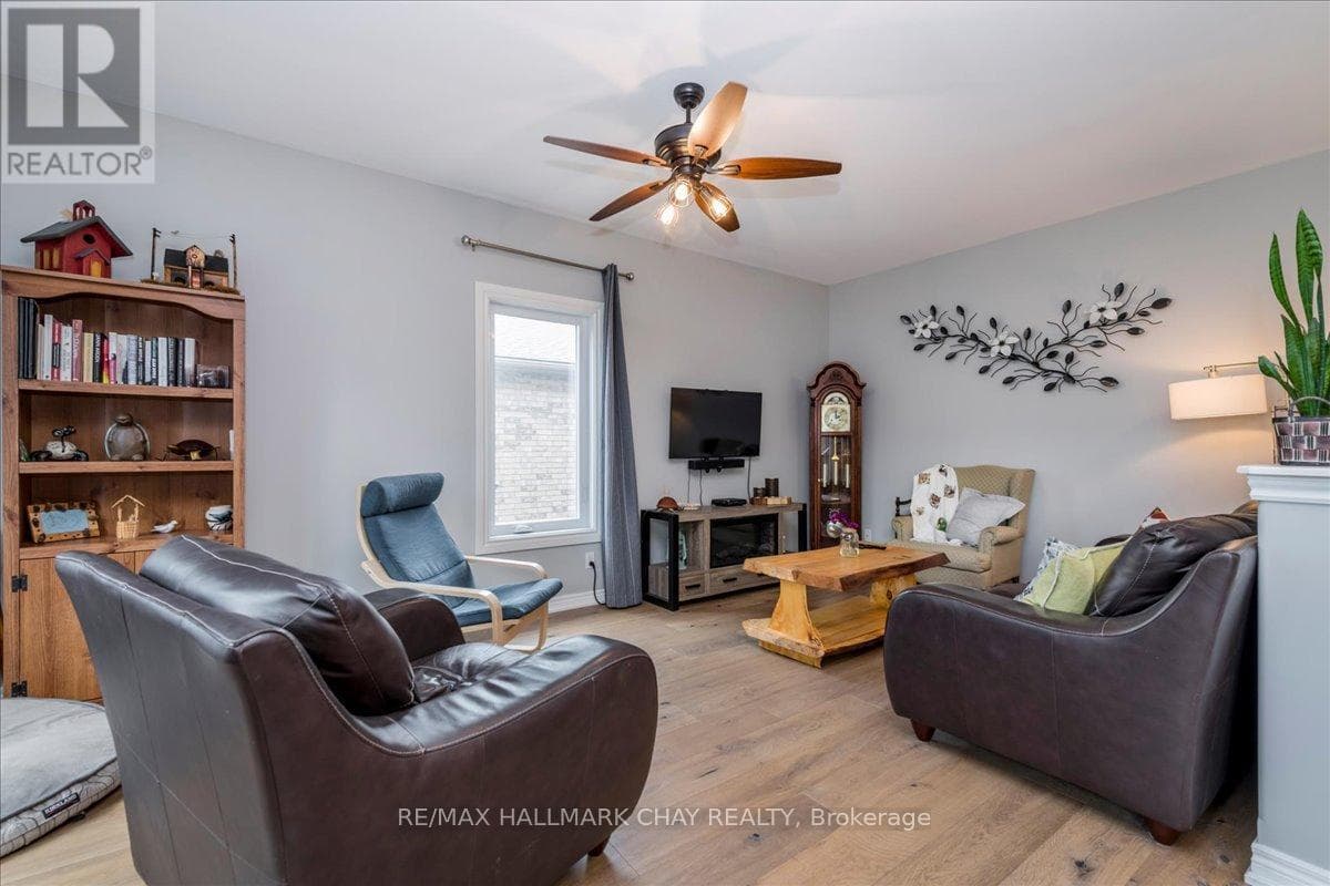 Single Family at 85 Miller Drive, Barrie (Edgehill Drive), Ontario - Photo 4 - RE/MAX Garden City Realty