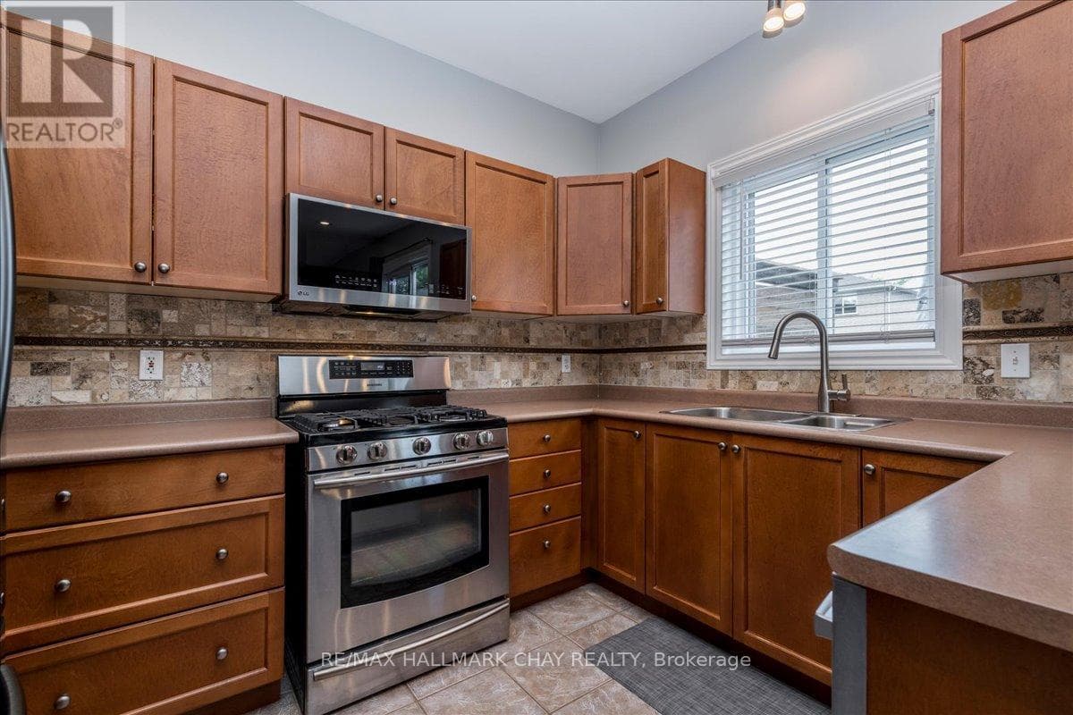 Single Family at 85 Miller Drive, Barrie (Edgehill Drive), Ontario - Photo 7 - RE/MAX Garden City Realty