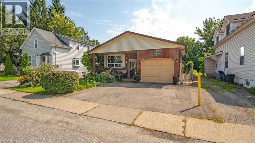 Single Family at 6442 TAYLOR Street, Niagara Falls, Ontario - Photo 2 - RE/MAX Garden City Realty