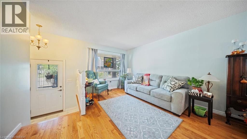 Single Family at 6442 TAYLOR Street, Niagara Falls, Ontario - Photo 5 - RE/MAX Garden City Realty