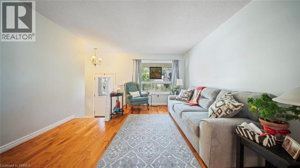 Single Family at 6442 TAYLOR Street, Niagara Falls, Ontario - Photo 6 - RE/MAX Garden City Realty
