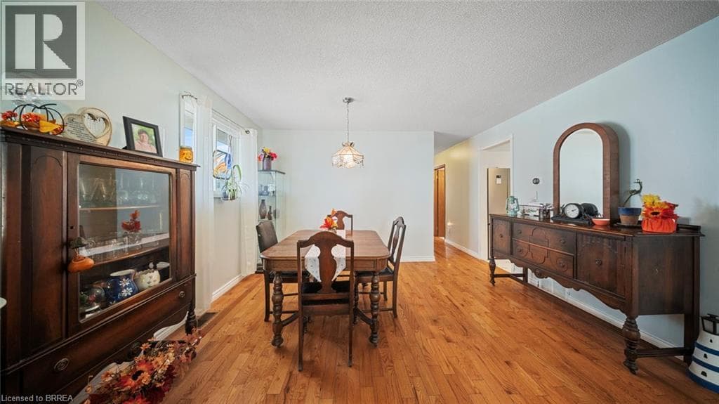 Single Family at 6442 TAYLOR Street, Niagara Falls, Ontario - Photo 8 - RE/MAX Garden City Realty
