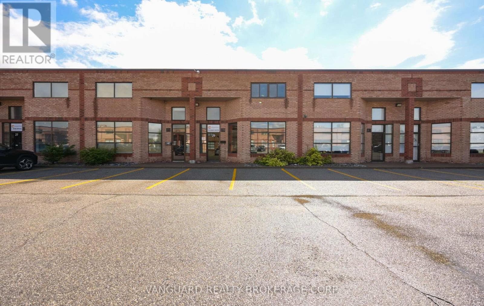 29- 160 Applewood Crescent