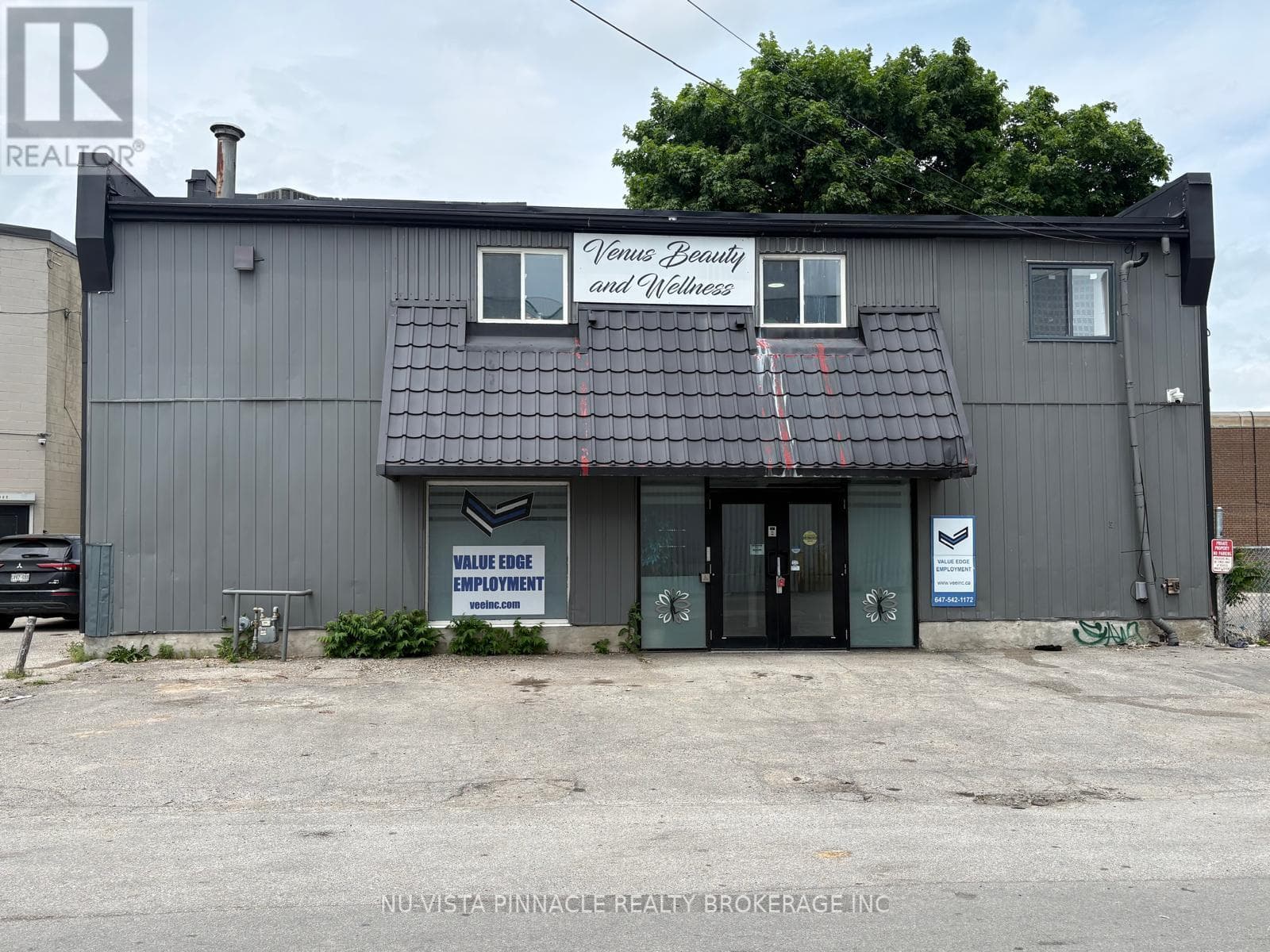 389 LYLE Street