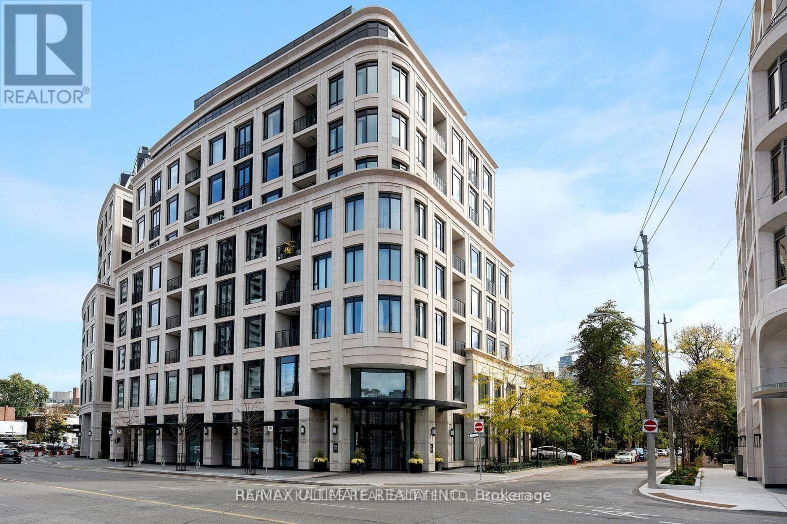 202- 133 Hazelton Avenue
