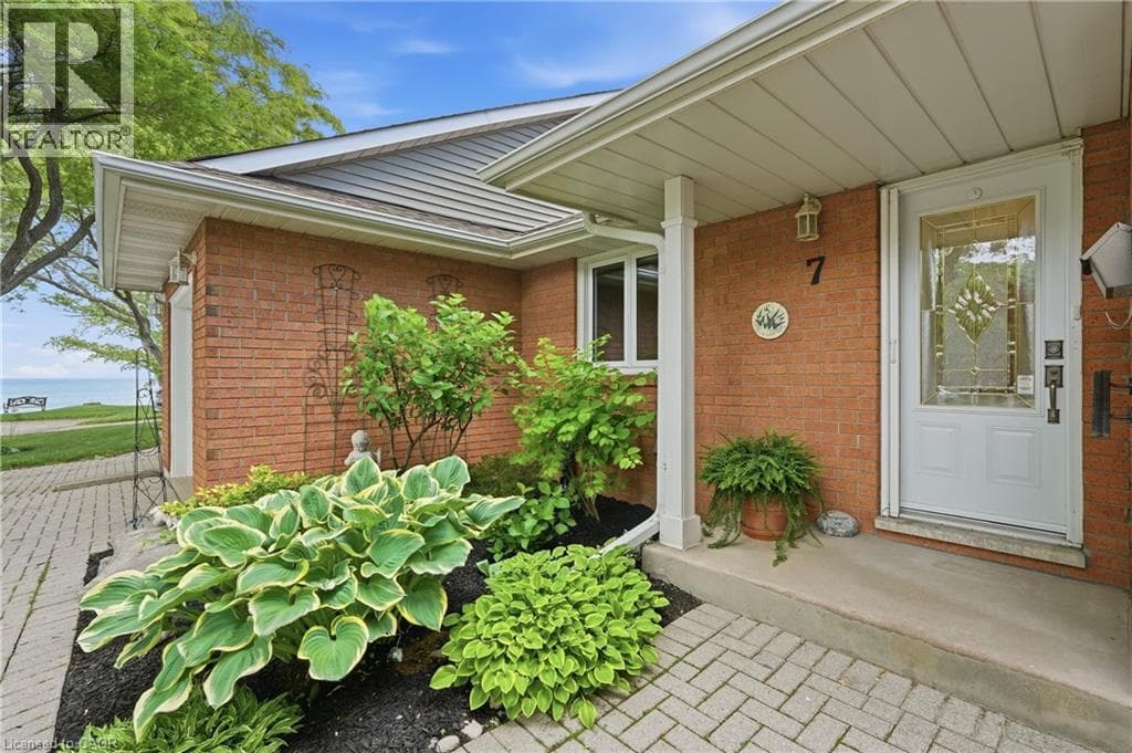Single Family at 7- 375 BOOK Road, Grimsby, Ontario - Photo 6 - RE/MAX Garden City Realty
