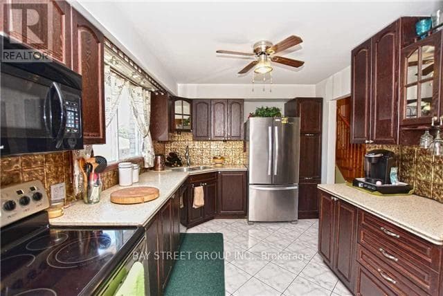 Single Family at 37 Caledon Court, Oshawa (Centennial), Ontario - Photo 10 - RE/MAX Garden City Realty