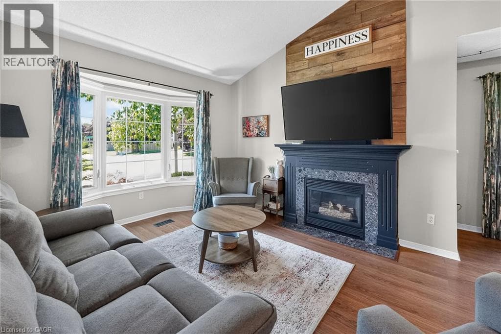 Single Family at 5137 HAWTHORN Drive, Lincoln, Ontario - Photo 6 - RE/MAX Garden City Realty