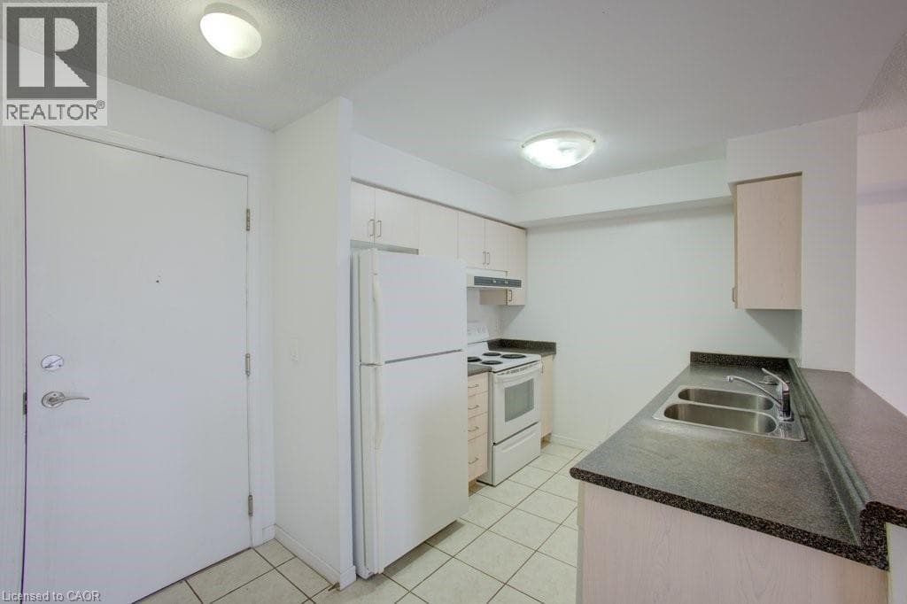 Single Family at 802- 3650 KINGSTON Road, Toronto, Ontario - Photo 8 - RE/MAX Garden City Realty